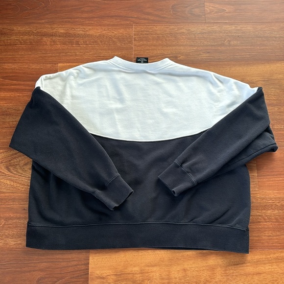 NIKE Black & White Cropped Sweatshirt Size 3X - Picture 7 of 8